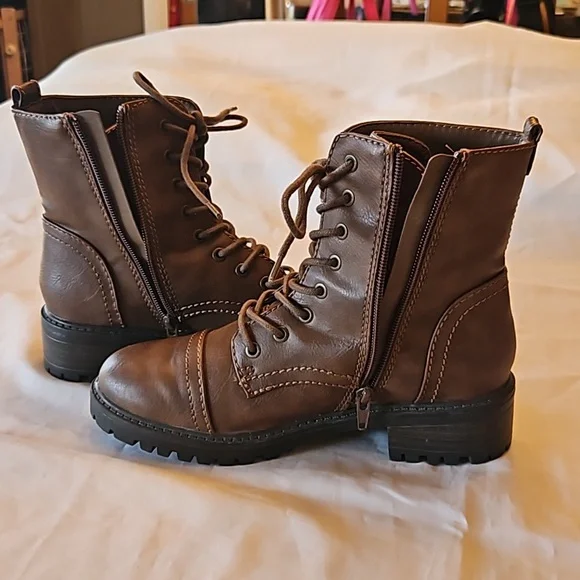 Ladies Short Boots - Picture 4 of 6